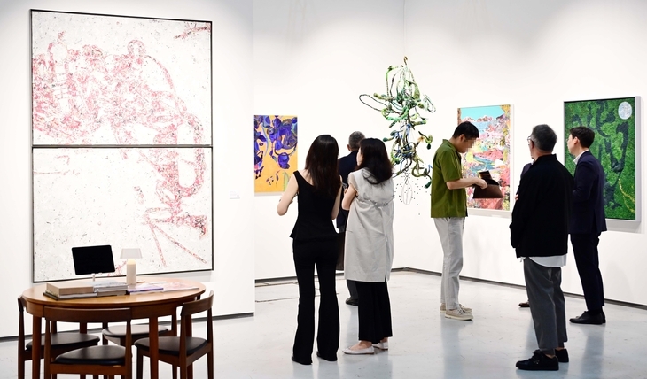 Visitors browse artworks displayed on white gallery walls at a Frieze Seoul exhibition space at Coex.